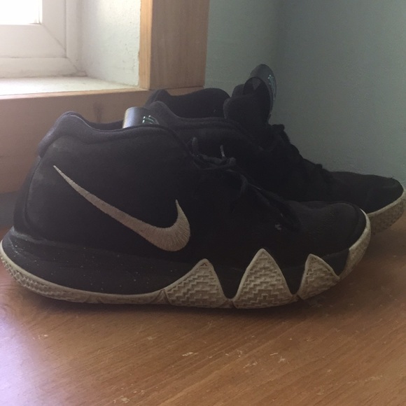 kyrie 4 size 7.5